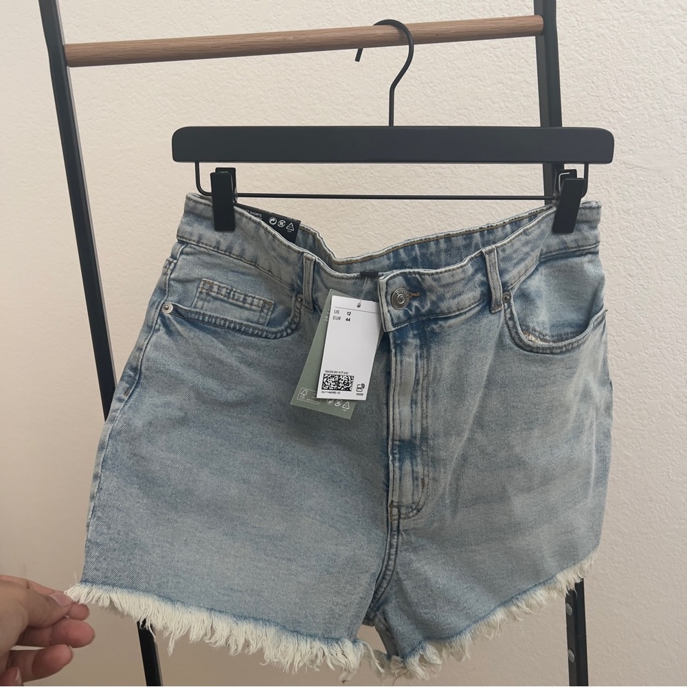 H&M - womens light wash shorts 
Brand new 
Womens size 12